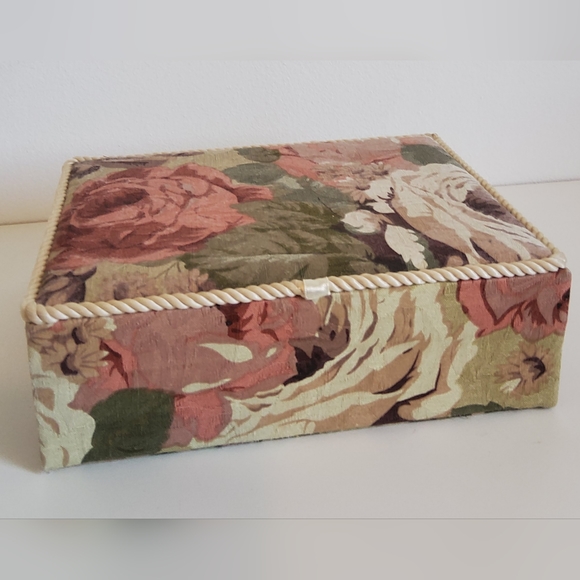 Vintage Fabric Craft Sawing Box - Picture 7 of 8